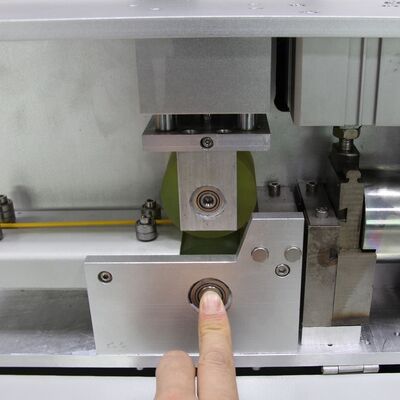 CLX-96 자동 광섬유 케이블 절단 기계 0.9MM-6MM 패치 케이블 및 터치 인터페이스에 1.6-2.1m/S 속도를